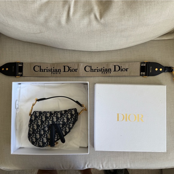 Dior mini saddle bag in oblique print - Picture 1 of 16